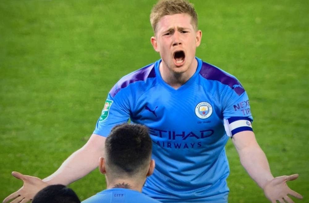 哈兰德晒与母亲、哥哥合照：老大、我和我哥（哈兰德发文晒与母亲、哥哥同框合影：配文称'老大、我和我哥）