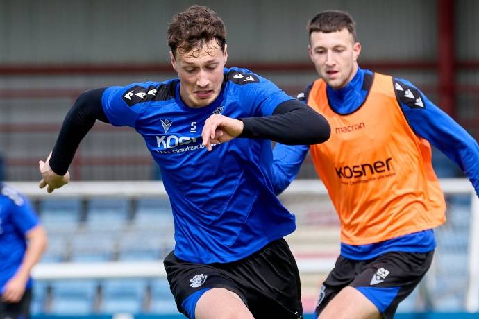 每体：拉菲尼亚是巴萨非卖品，个人目标赢得欧冠和2026年世界杯（每体：巴萨不出售拉菲尼亚，他剑指欧冠与2026年世界杯冠军）