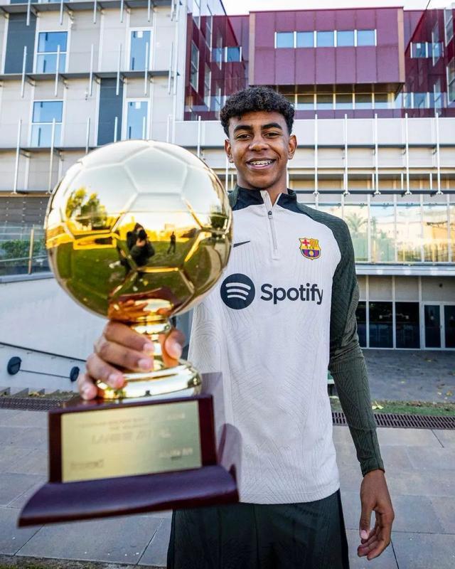 世体：在对马竞的比赛后，小蜘蛛的表现让巴萨对他的兴趣降温（世体：小蜘蛛战马竞状态平平，巴萨对其转会兴趣降温）