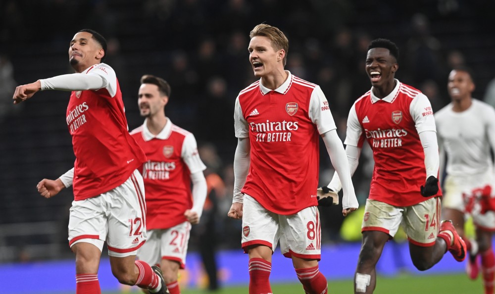 媒体人晒视频：赛后蒯纪闻安慰山东U20球员，很有大将风度（媒体人晒视频：蒯纪闻赛后安慰山东U20队员，尽显大将之风）