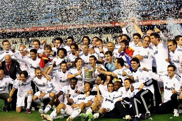 巴黎圣日耳曼多点开花全面压制（巴黎圣日耳曼火力全开，全面掌控比赛）