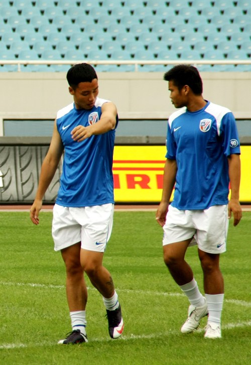 卡塔尔主场优势明显（卡塔尔主场占尽上风）