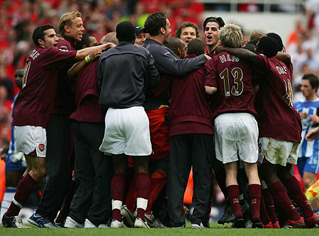 博洛尼亚vs克雷莫内塞：奥尔索利尼、胡安-米兰达首发，瓦尔迪、奥代罗出战