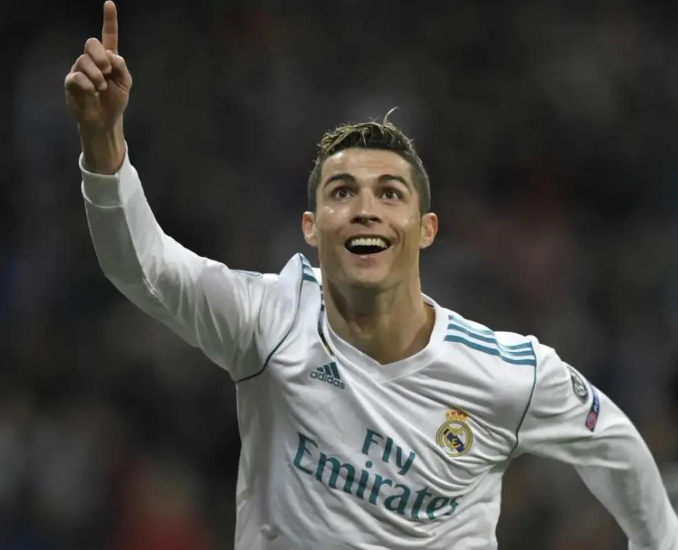 魔鬼筋肉人！40岁C罗社媒晒照配文：蒸过桑拿后（40岁C罗社媒晒桑拿后照，肌肉状态爆棚）