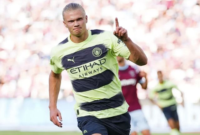 官方：刘殿座当选2025赛季中超最佳守门员，本赛季中超实现10次零封（官方宣布：刘殿座荣膺2025赛季中超最佳门将，本季斩获10场零封）