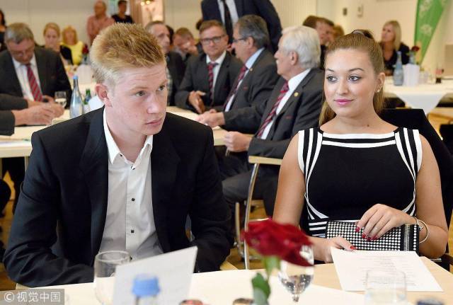 巴塞罗那主帅弗利克淡化了球队在西甲联赛榜首的领先优势（弗利克低调看待巴萨在西甲的榜首优势）